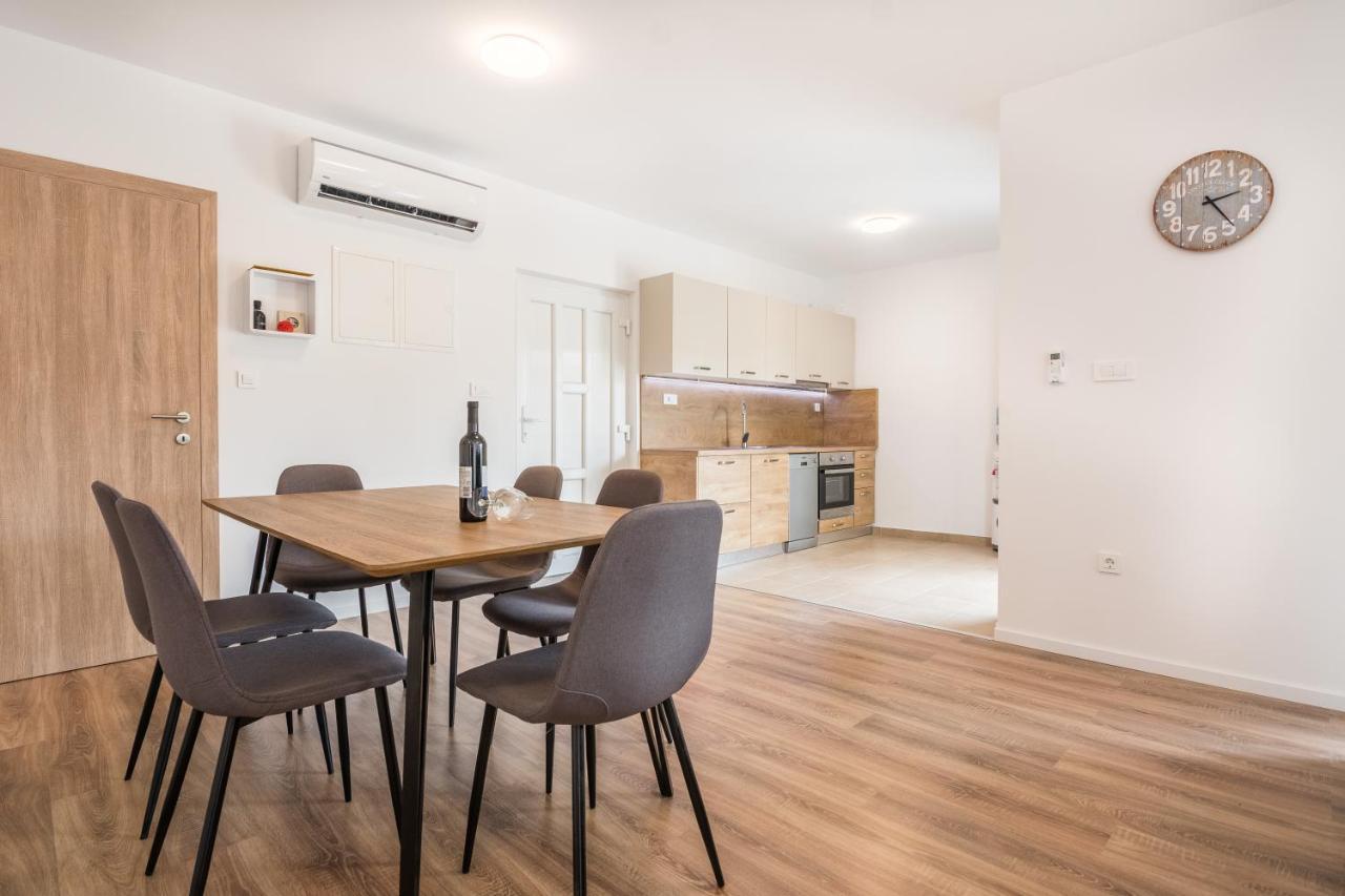 Zilip Apartments วีร์ ภายนอก รูปภาพ
