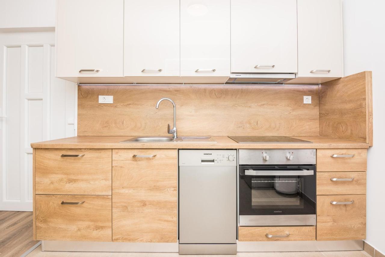 Zilip Apartments วีร์ ภายนอก รูปภาพ