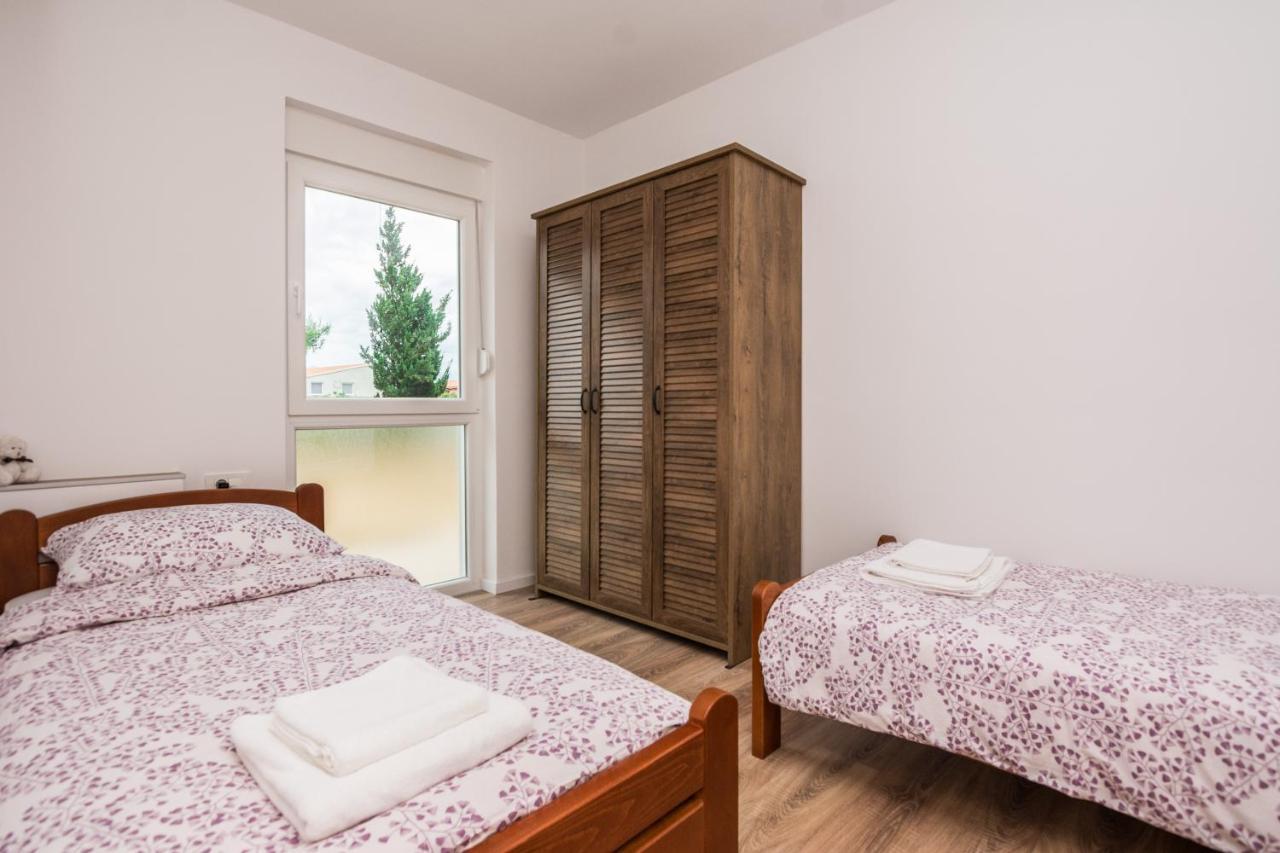Zilip Apartments วีร์ ภายนอก รูปภาพ
