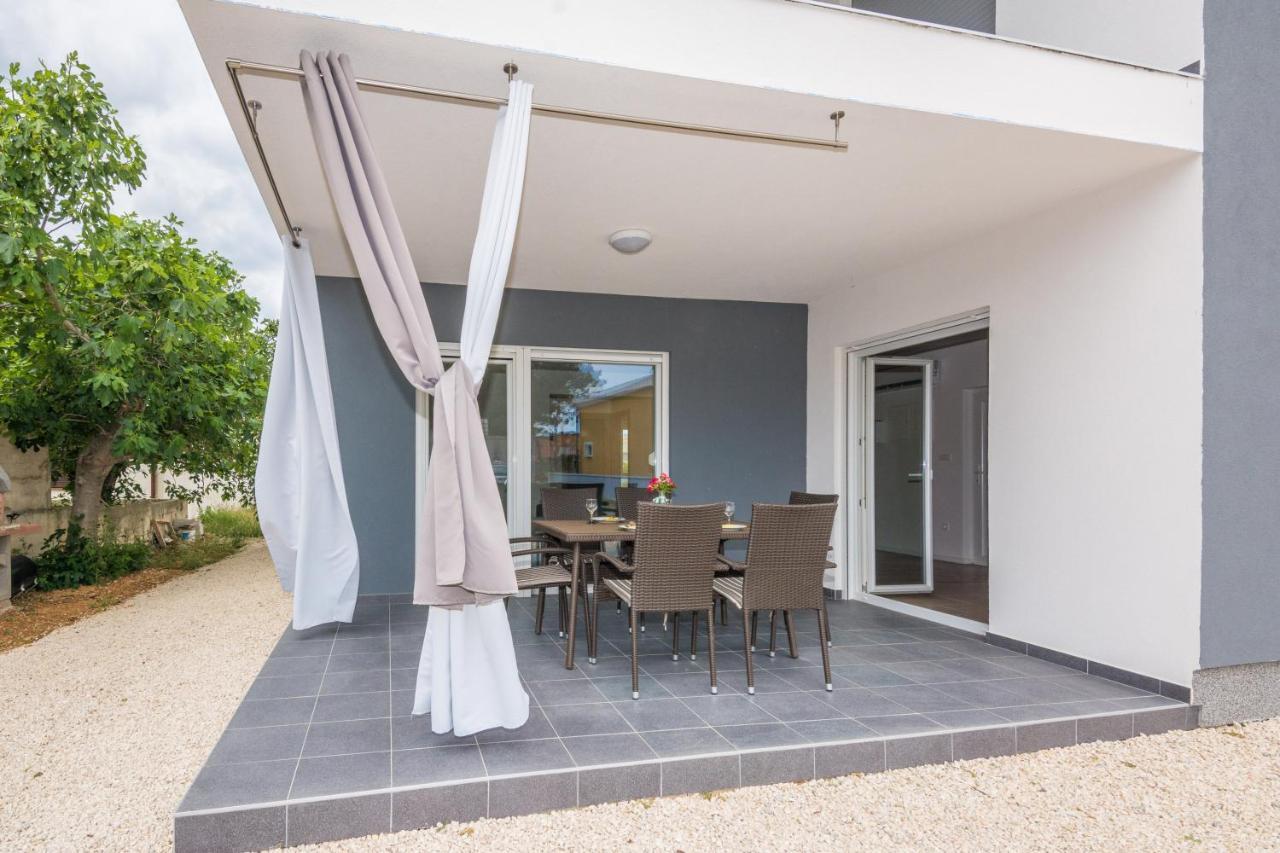 Zilip Apartments วีร์ ภายนอก รูปภาพ