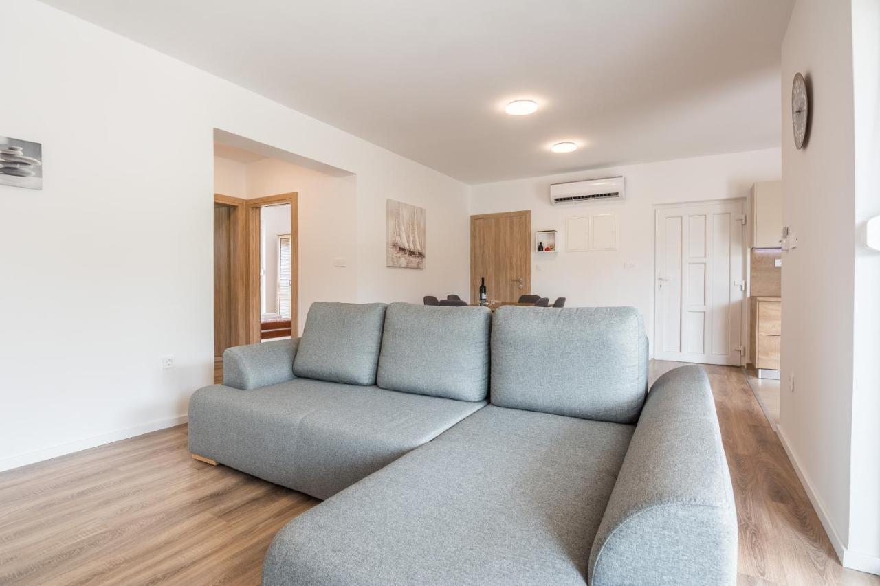 Zilip Apartments วีร์ ภายนอก รูปภาพ